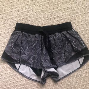 🍋Lululemon Hotty Hot shorts!